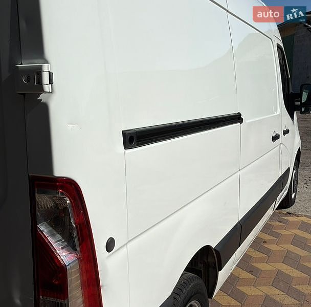 Грузовой фургон Renault Master 2012 в Миргороде