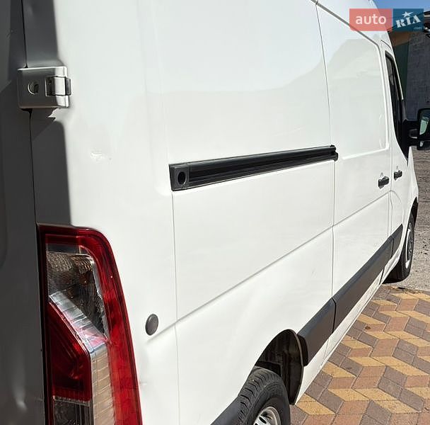 Грузовой фургон Renault Master 2012 в Миргороде