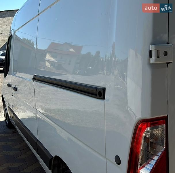 Грузовой фургон Renault Master 2012 в Миргороде