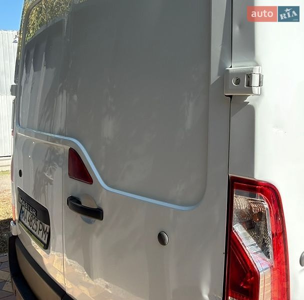 Грузовой фургон Renault Master 2012 в Миргороде