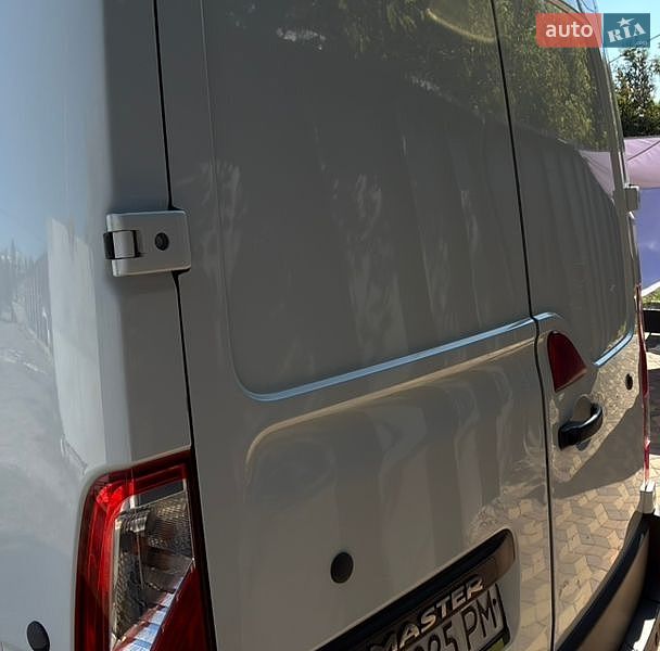 Грузовой фургон Renault Master 2012 в Миргороде