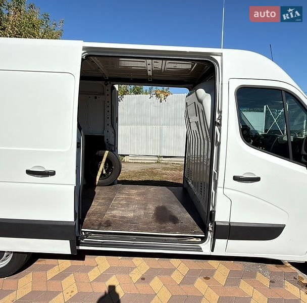 Грузовой фургон Renault Master 2012 в Миргороде