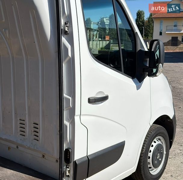Грузовой фургон Renault Master 2012 в Миргороде