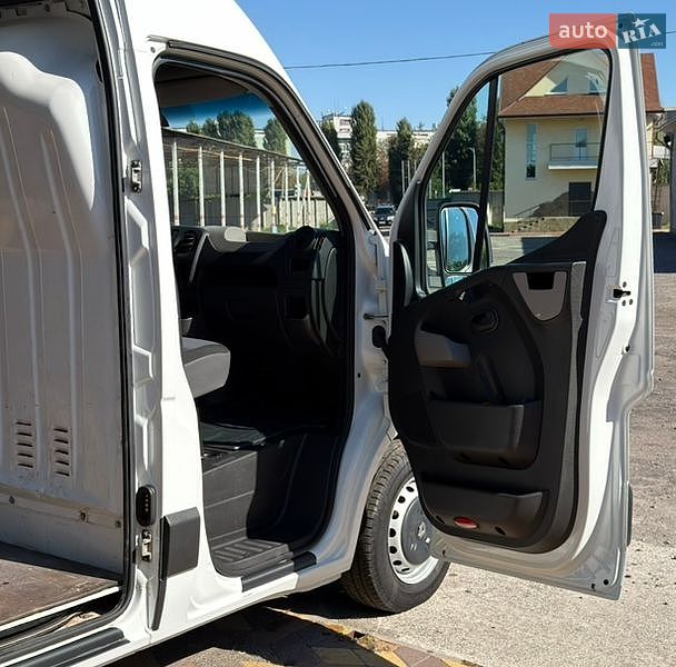 Грузовой фургон Renault Master 2012 в Миргороде