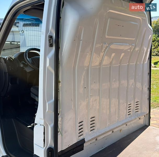 Грузовой фургон Renault Master 2012 в Миргороде