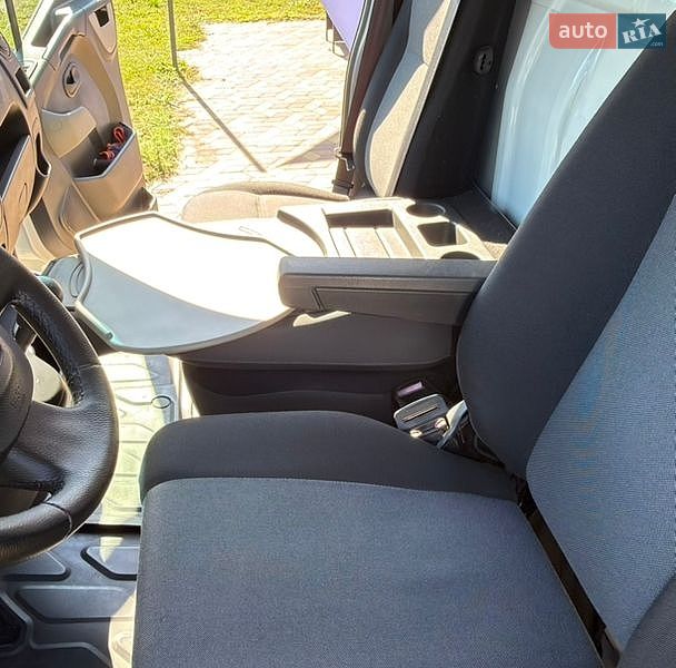 Грузовой фургон Renault Master 2012 в Миргороде
