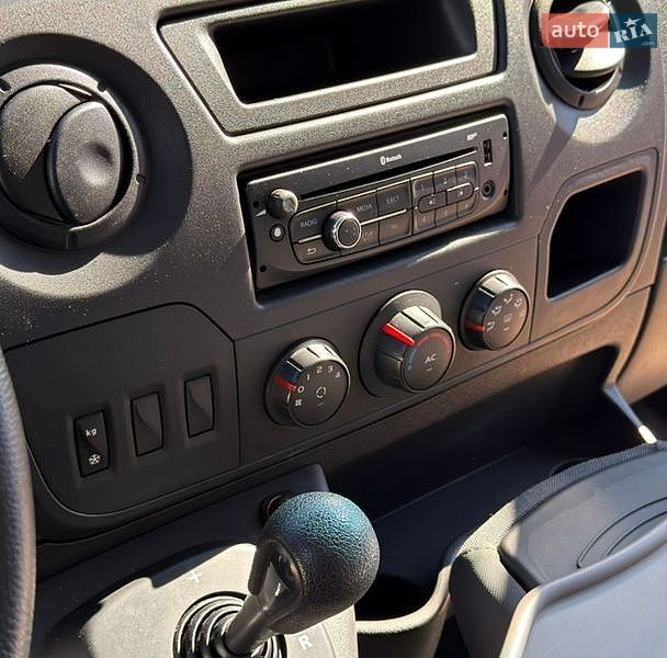Грузовой фургон Renault Master 2012 в Миргороде