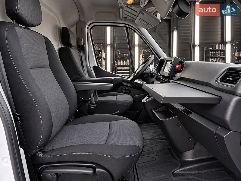 Грузовой фургон Renault Master 2023 в Калуше