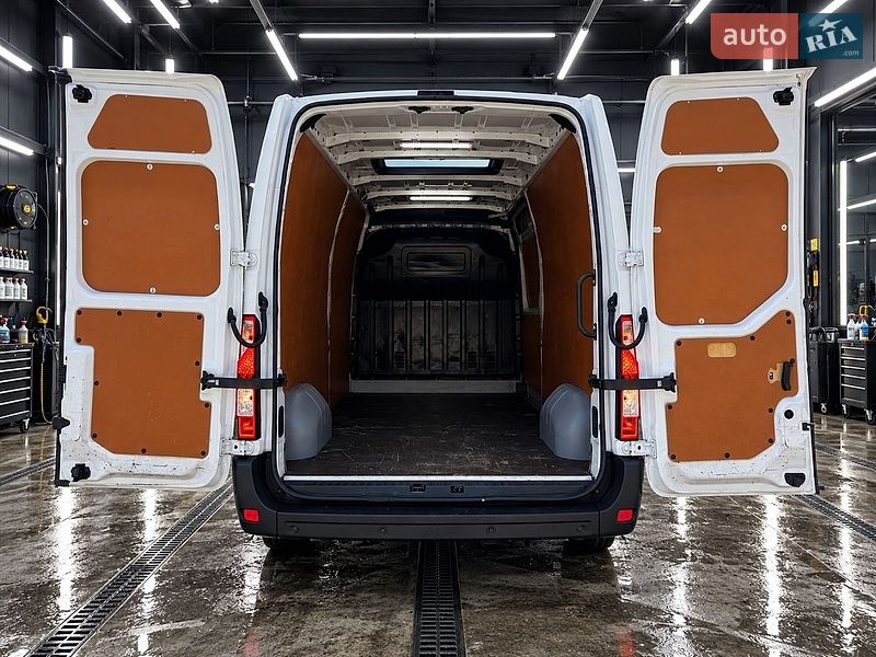 Грузовой фургон Renault Master 2023 в Калуше