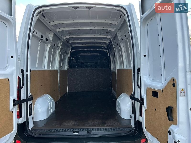 Грузовой фургон Renault Master 2018 в Хусте