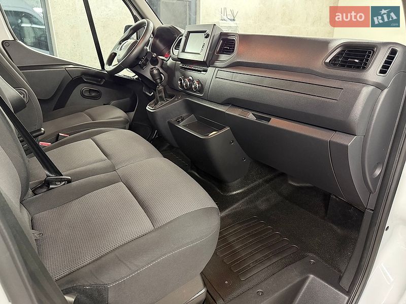 Вантажний фургон Renault Master 2022 в Полтаві