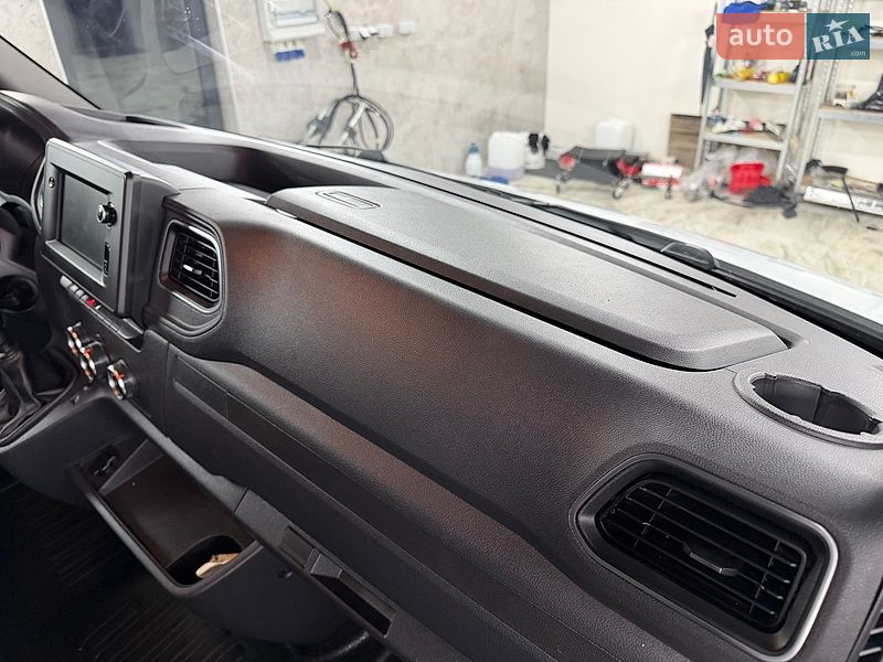 Вантажний фургон Renault Master 2022 в Полтаві