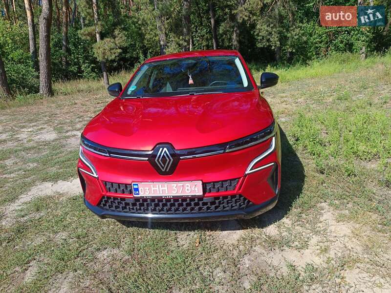 Внедорожник / Кроссовер Renault Megane E-Tech Electric