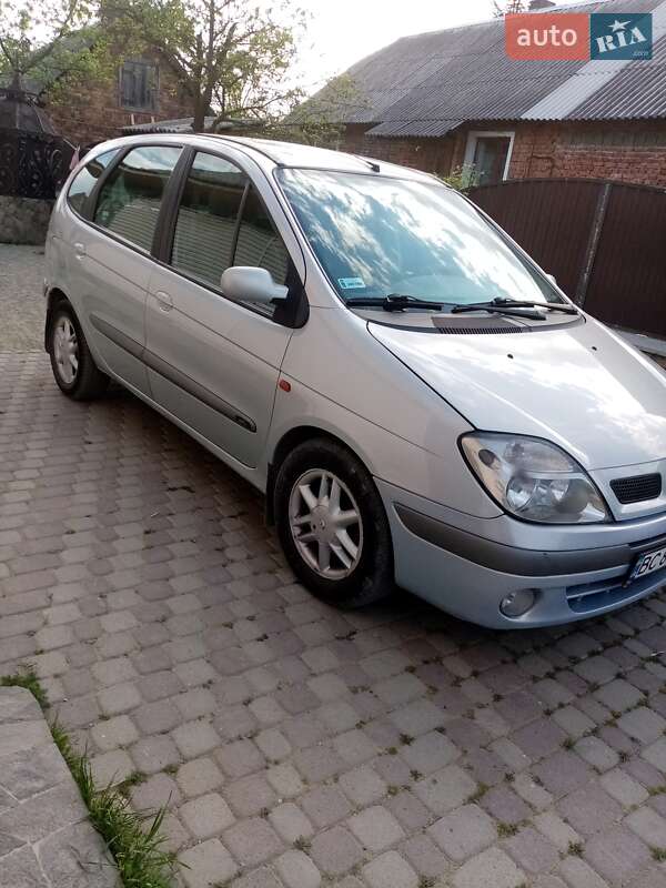 Мінівен Renault Megane Scenic