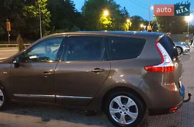 Renault Megane Scenic  2012