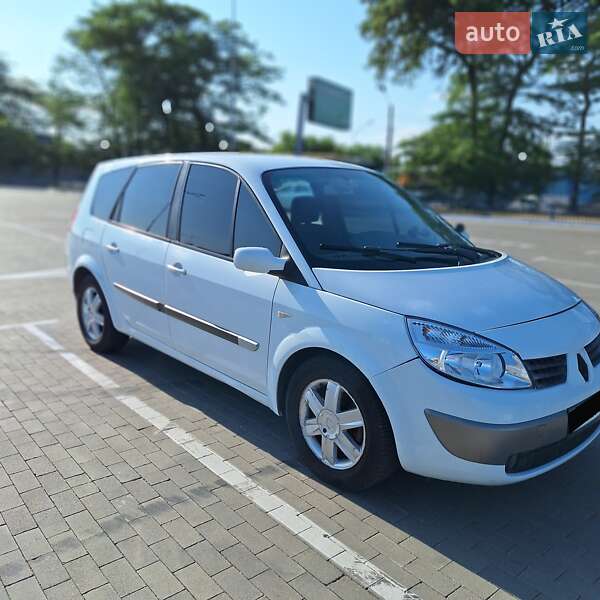 Седан Renault Megane Scenic