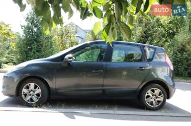 Renault Megane Scenic 2011
