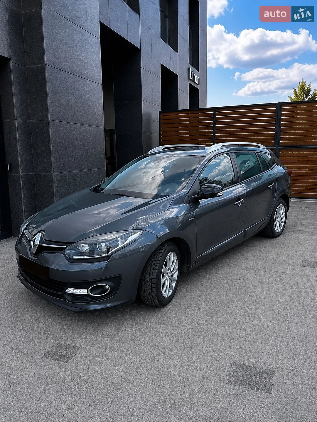 Renault Megane 2015 VIN VF1KZX40652454321 фото оголошення 2 з 10