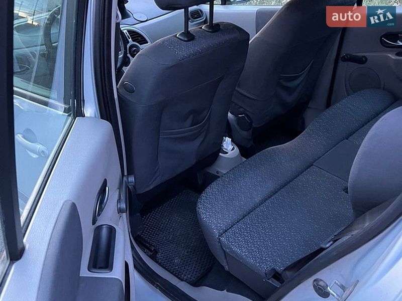 Хэтчбек Renault Modus 2006 в Львове