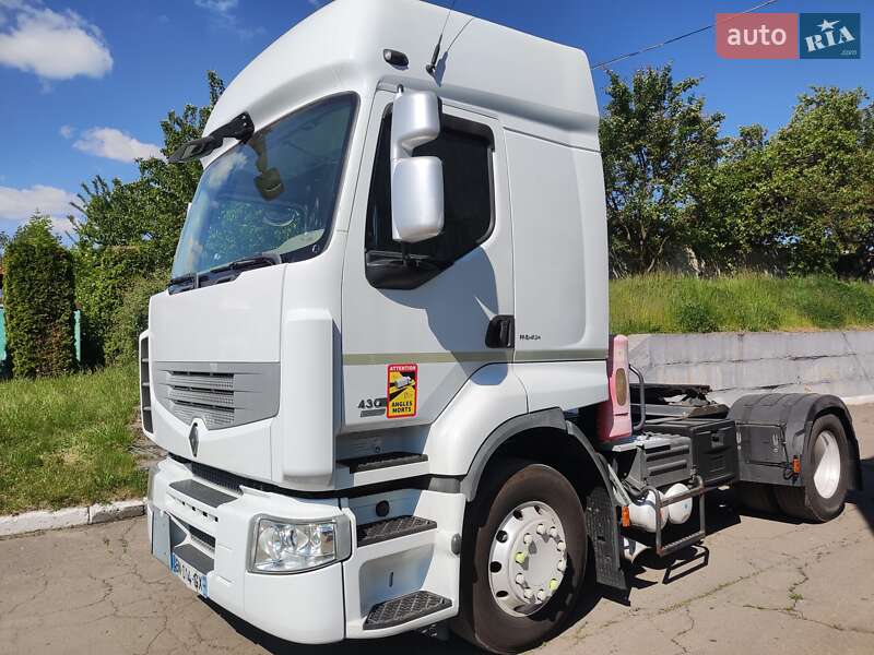 Вантажівки Renault Premium