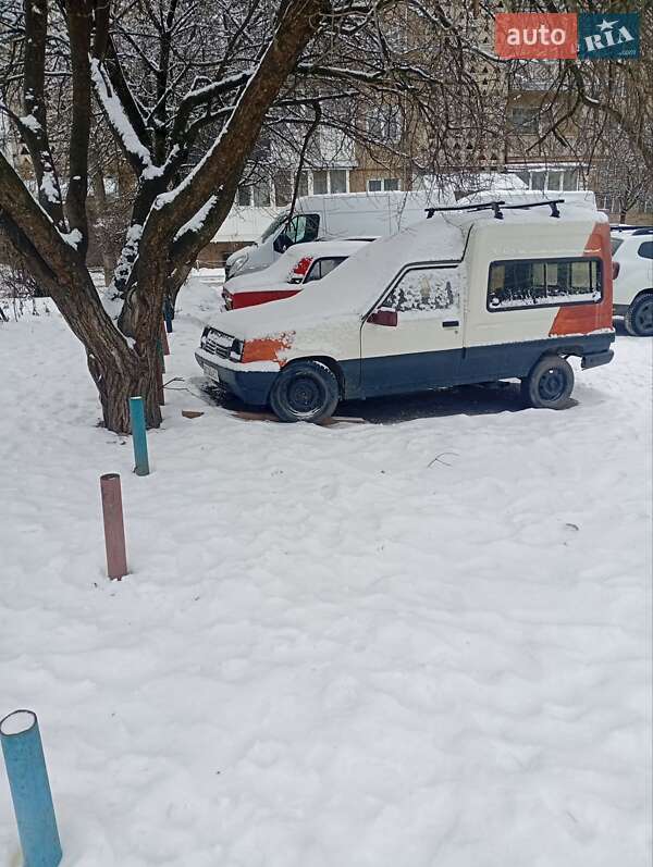 Легкові Renault Rapid