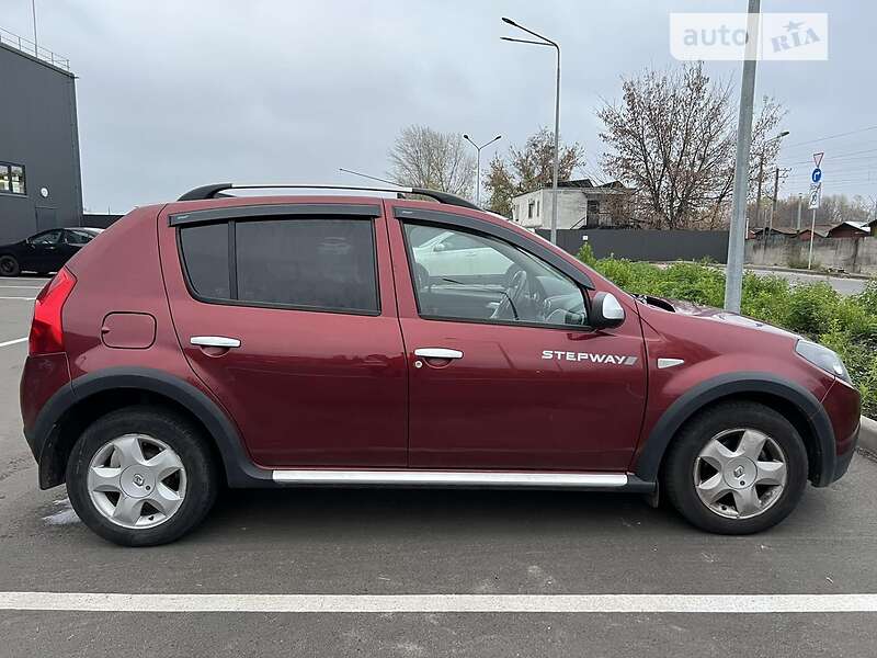 Внедорожник / Кроссовер Renault Sandero