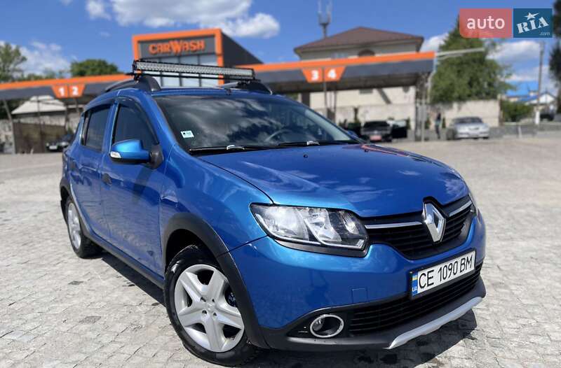 Позашляховик / Кросовер Renault Sandero