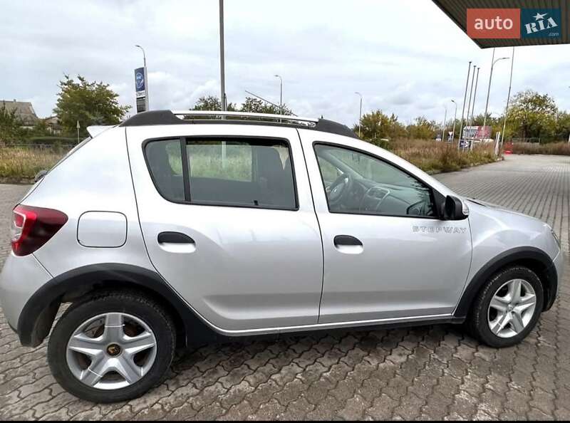 Внедорожник / Кроссовер Renault Sandero