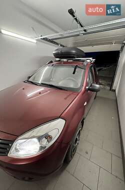 Renault Sandero 2011