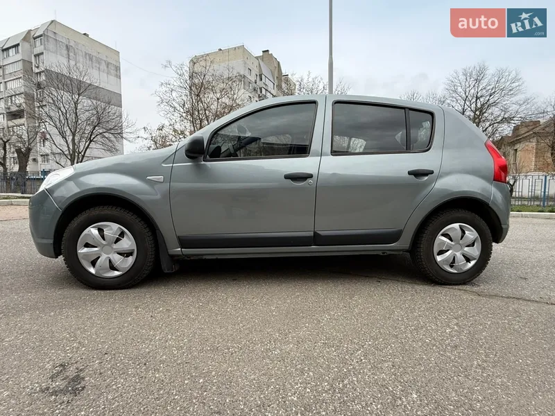 Renault Sandero 2011