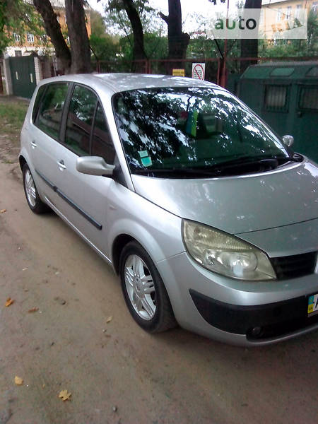 Renault Scenic 2005 года