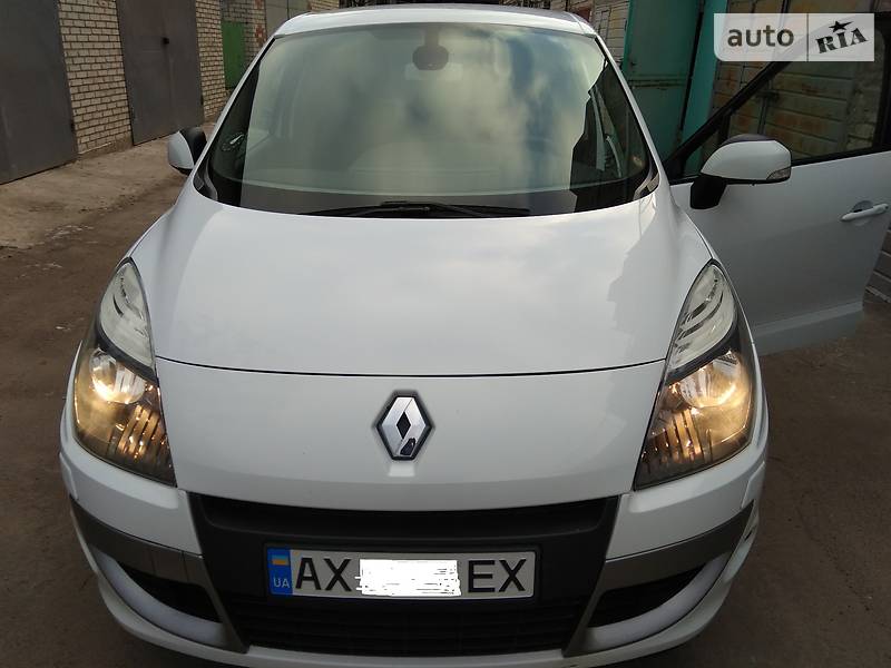 Легковые Renault Scenic