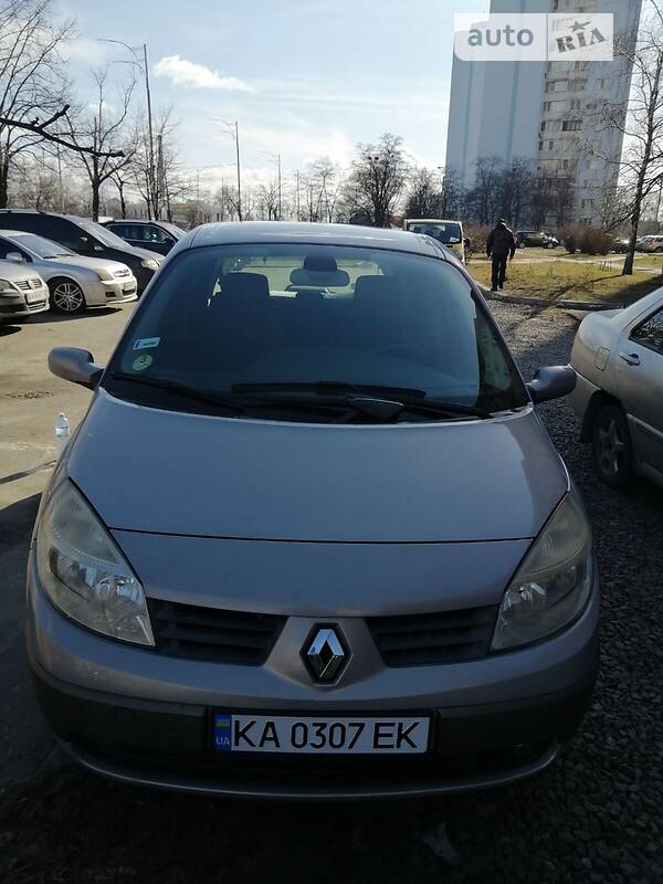 Хэтчбек Renault Scenic