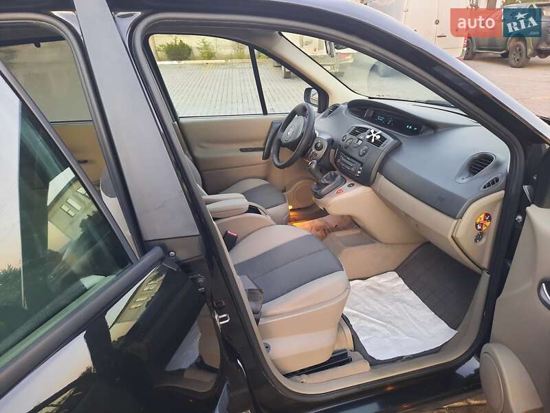 Минивэн Renault Scenic 2006 в Дубно