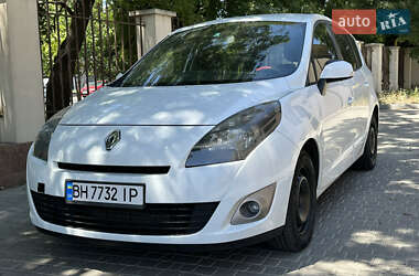 Renault Scenic  2012