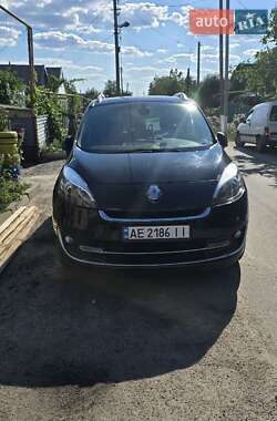 Renault Scenic  2012