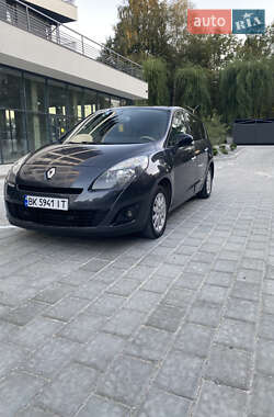 Renault Scenic  2011
