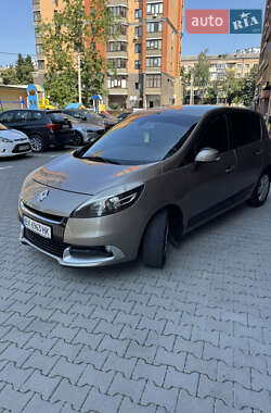 Renault Scenic  2012