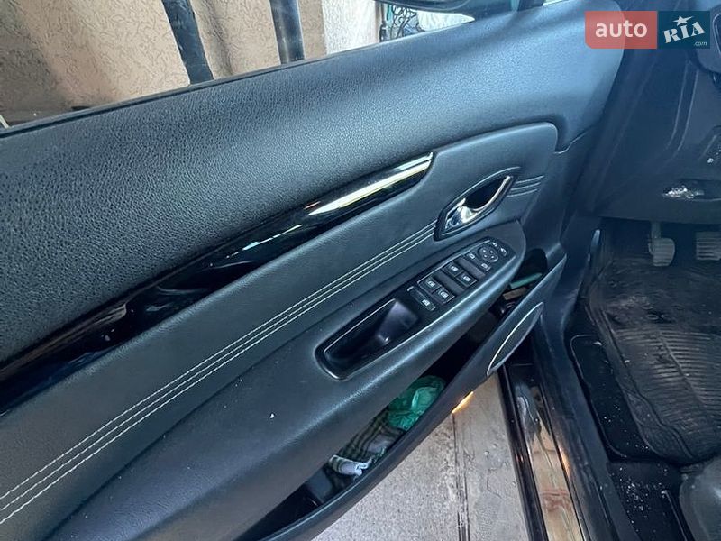 Минивэн Renault Scenic 2011 в Березане