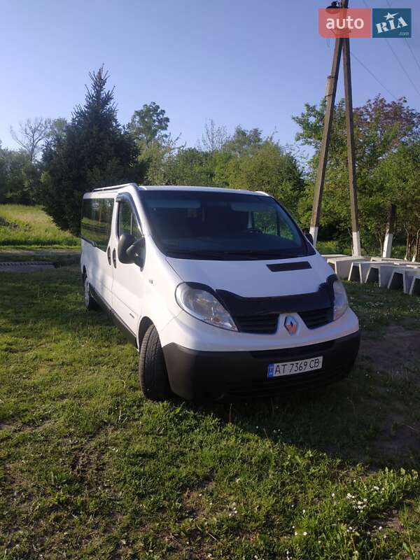 Легкові Renault Trafic