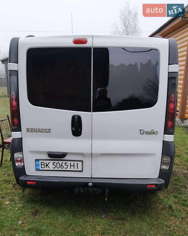 Минивэн Renault Trafic 2006 в Рокитном