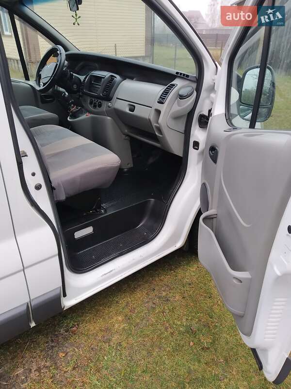Минивэн Renault Trafic 2006 в Рокитном