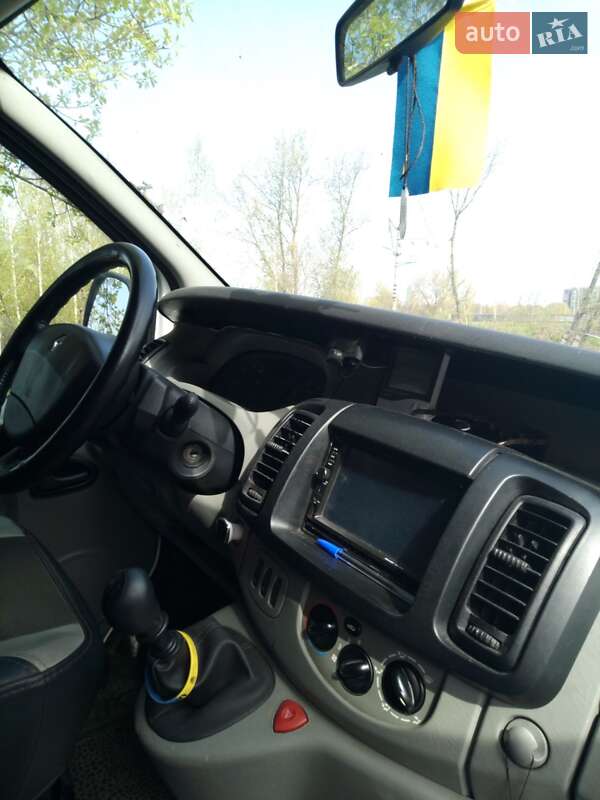 Мінівен Renault Trafic