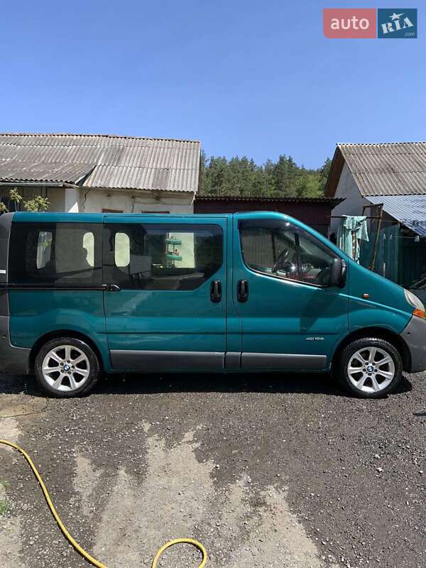 Минивэн Renault Trafic