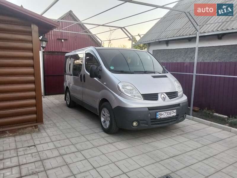 Минивэн Renault Trafic