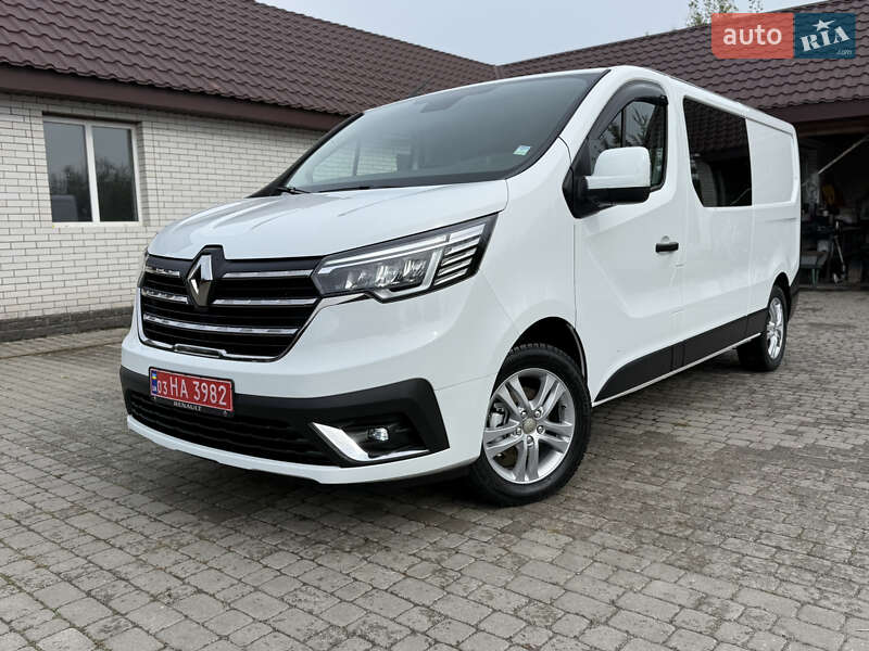 Вантажопасажирський фургон Renault Trafic
