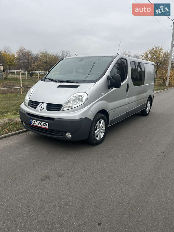 Вантажопасажирський фургон Renault Trafic