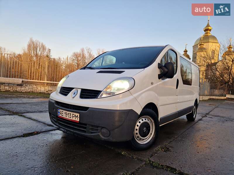 Вантажопасажирський фургон Renault Trafic