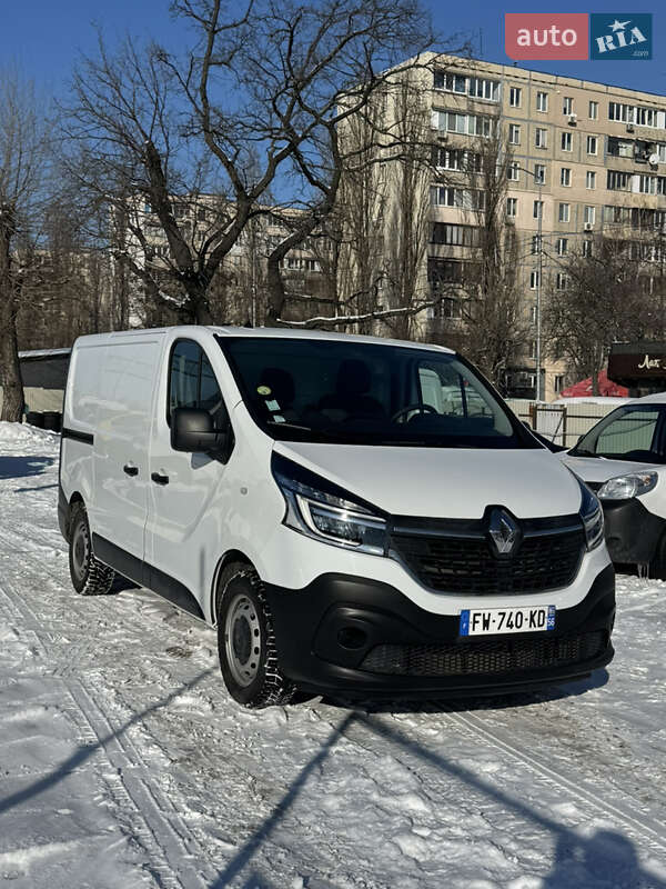 Грузовой фургон Renault Trafic