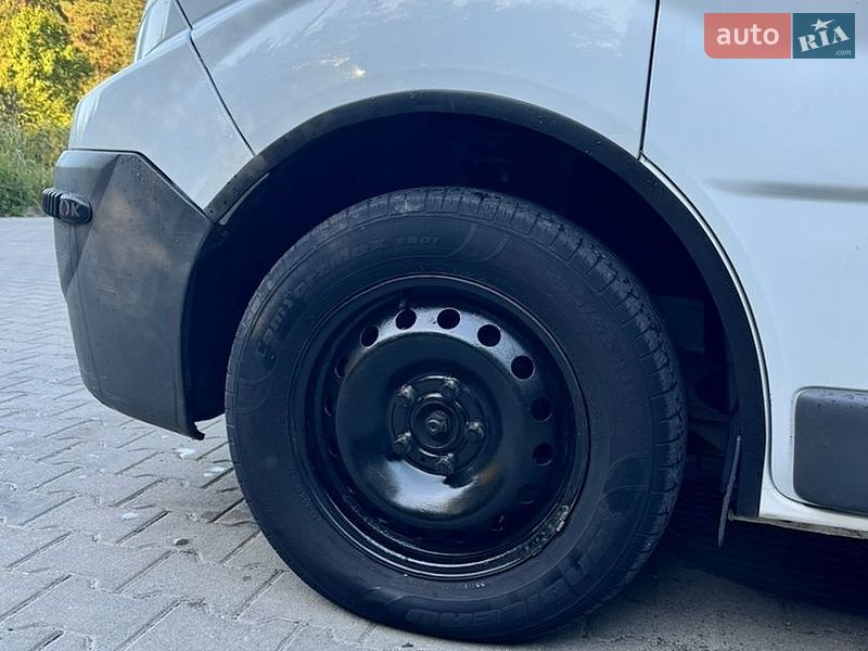 Вантажний фургон Renault Trafic 2012 в Львові